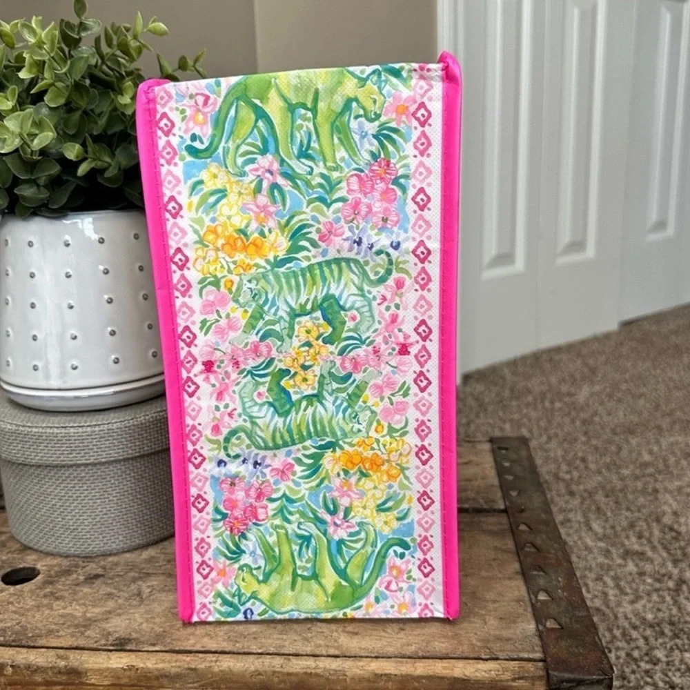 NWOT Lilly Pulitzer Floral Garden Pink Leopard
Reusable Plastic 11" x 9" Tote - Picture 2 of 6